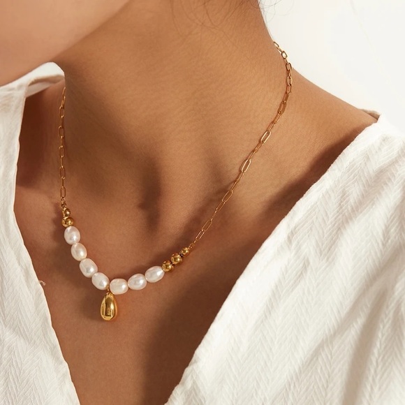 18K Gold Plated White Pearl Gold Bead Necklace - Picture 4 of 8